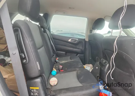 2018 Nissan Pathfinder S z USA, uszkodzony, nr VIN 5N1DR2MM7JC666610